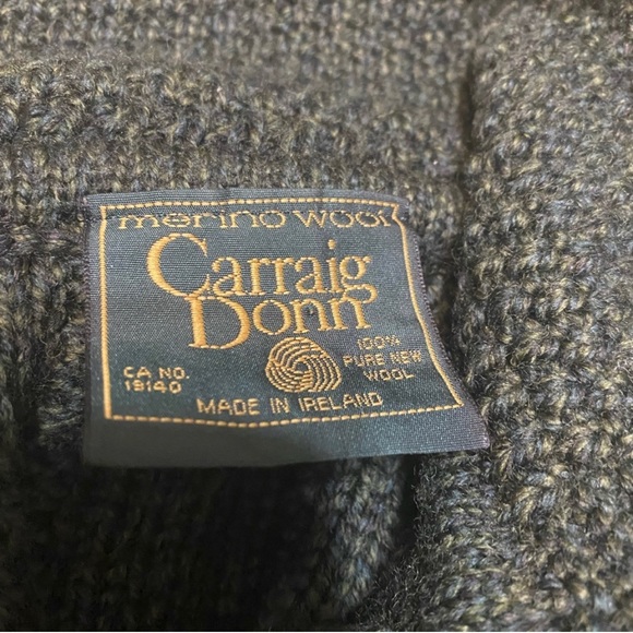 Carraig Donn slouchy sweater. 100% Merino Wool. Aran Cable Knit. dark green. - Picture 3 of 6